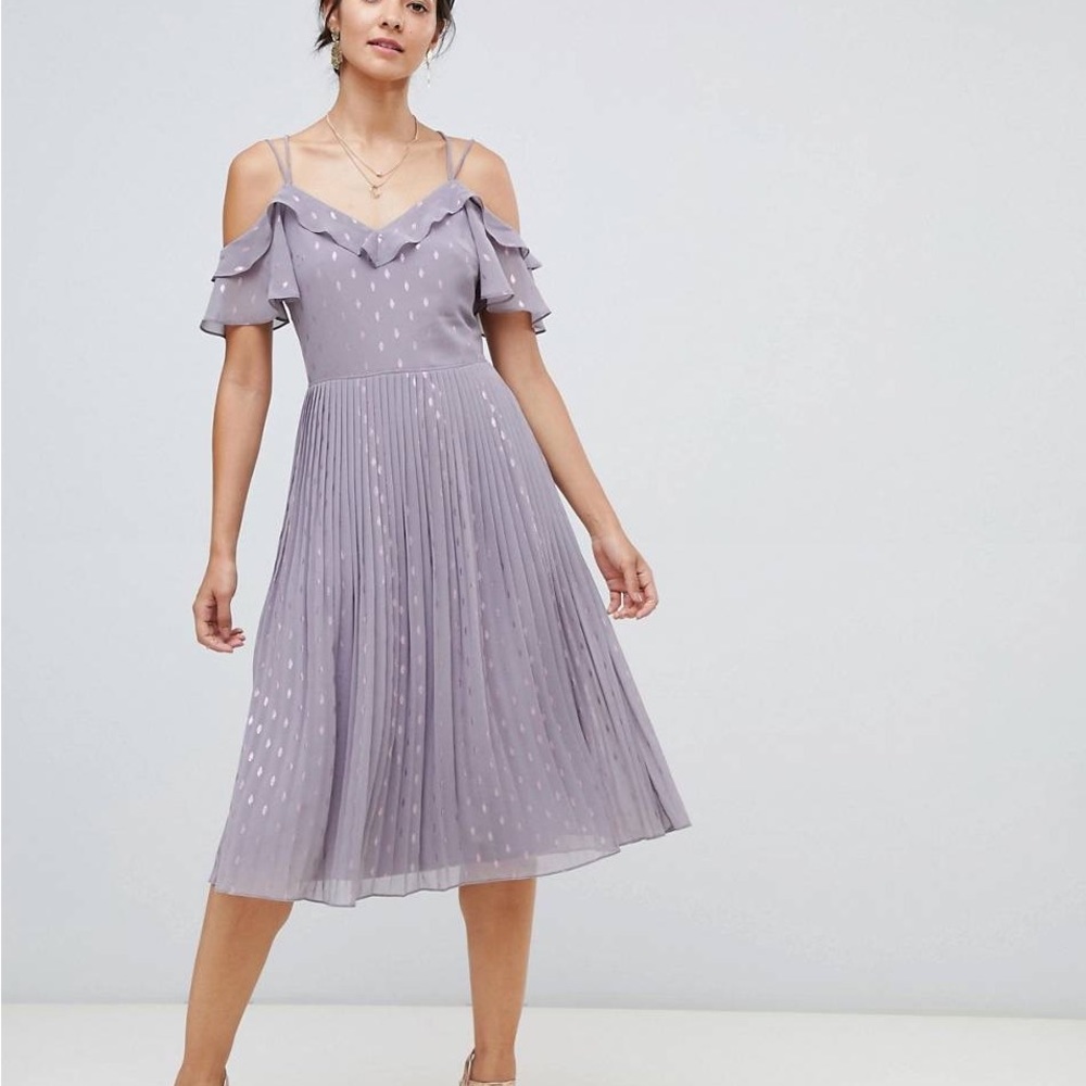Oasis spot pleated midi dress with cold shoulder in lilac~size 12
